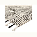 5'x8' Black & Ivory Geometric Rug